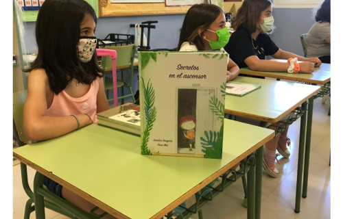 Carmen y sus niñas y niños